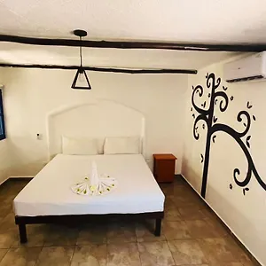 https://hotel-la-luna-gitana.tulum-hotels.net