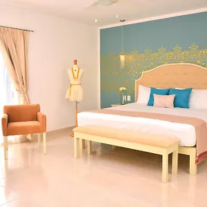https://unic-design-hotel.allrivieramayahotels.com